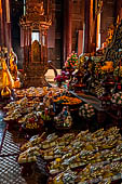 Chiang Mai - The Wat Phan Tao temple, the offers to the temple. 